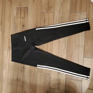 Brand New Adidas Climalite yoga/athletic leggings size small Super nice material